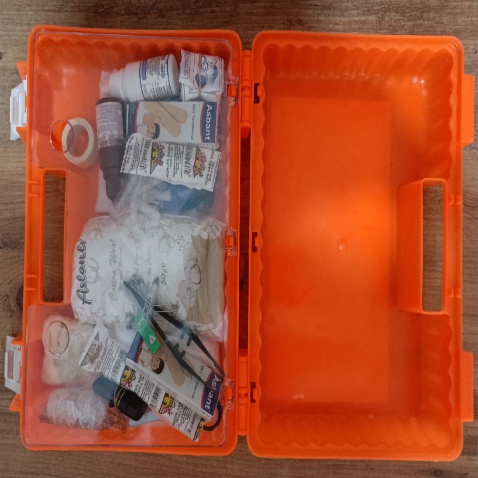 İLK YARDIM Sağlık Çantası Turuncu Duvar Tipi